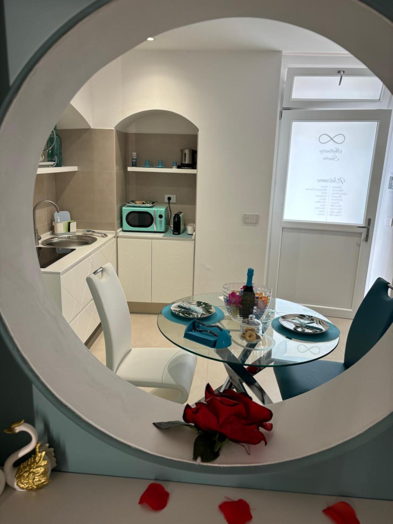 פסקיצ'י Infinity Suite מראה חיצוני תמונה